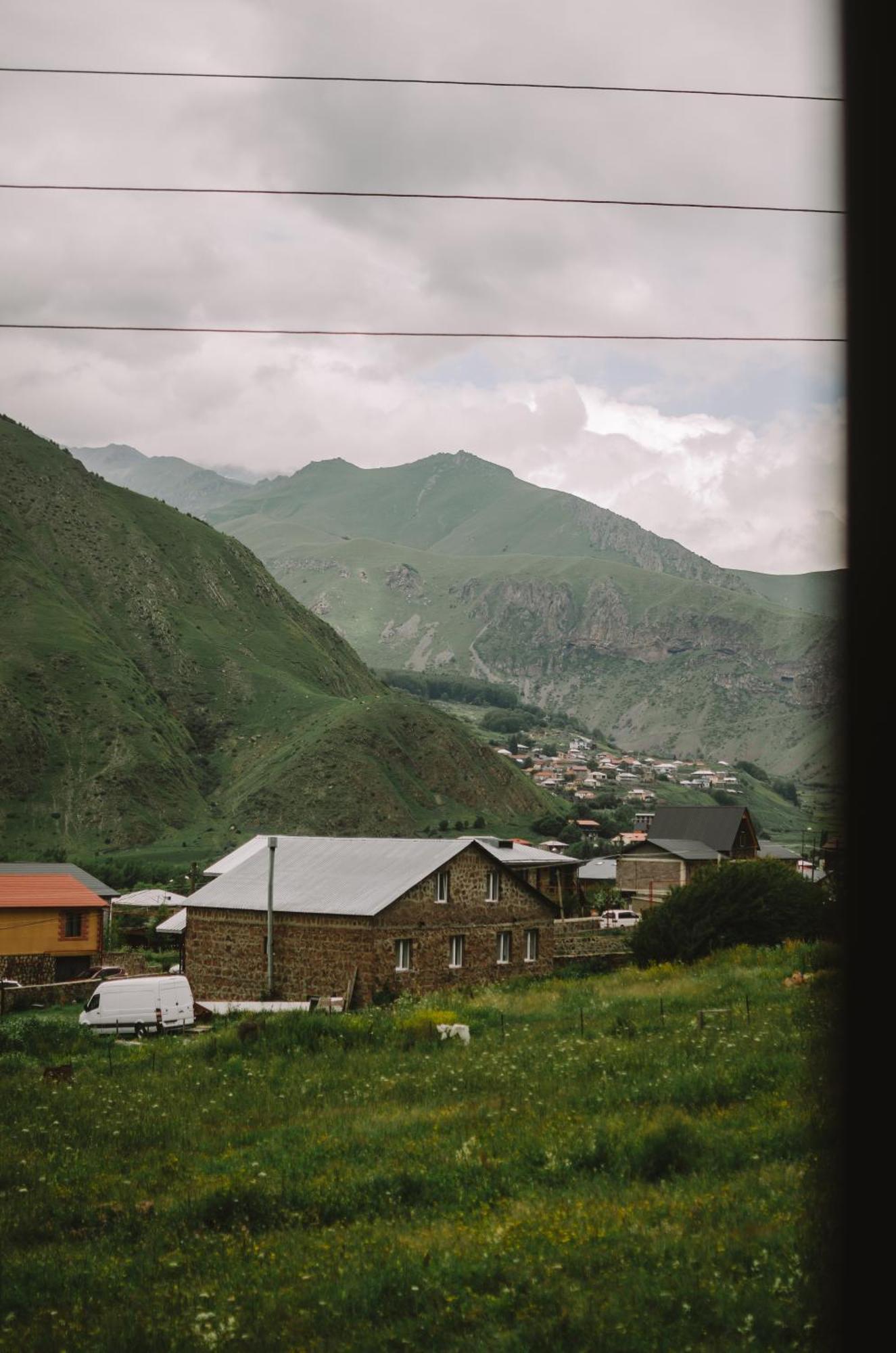 Arte In Kazbegi Stepantsminda Exterior foto