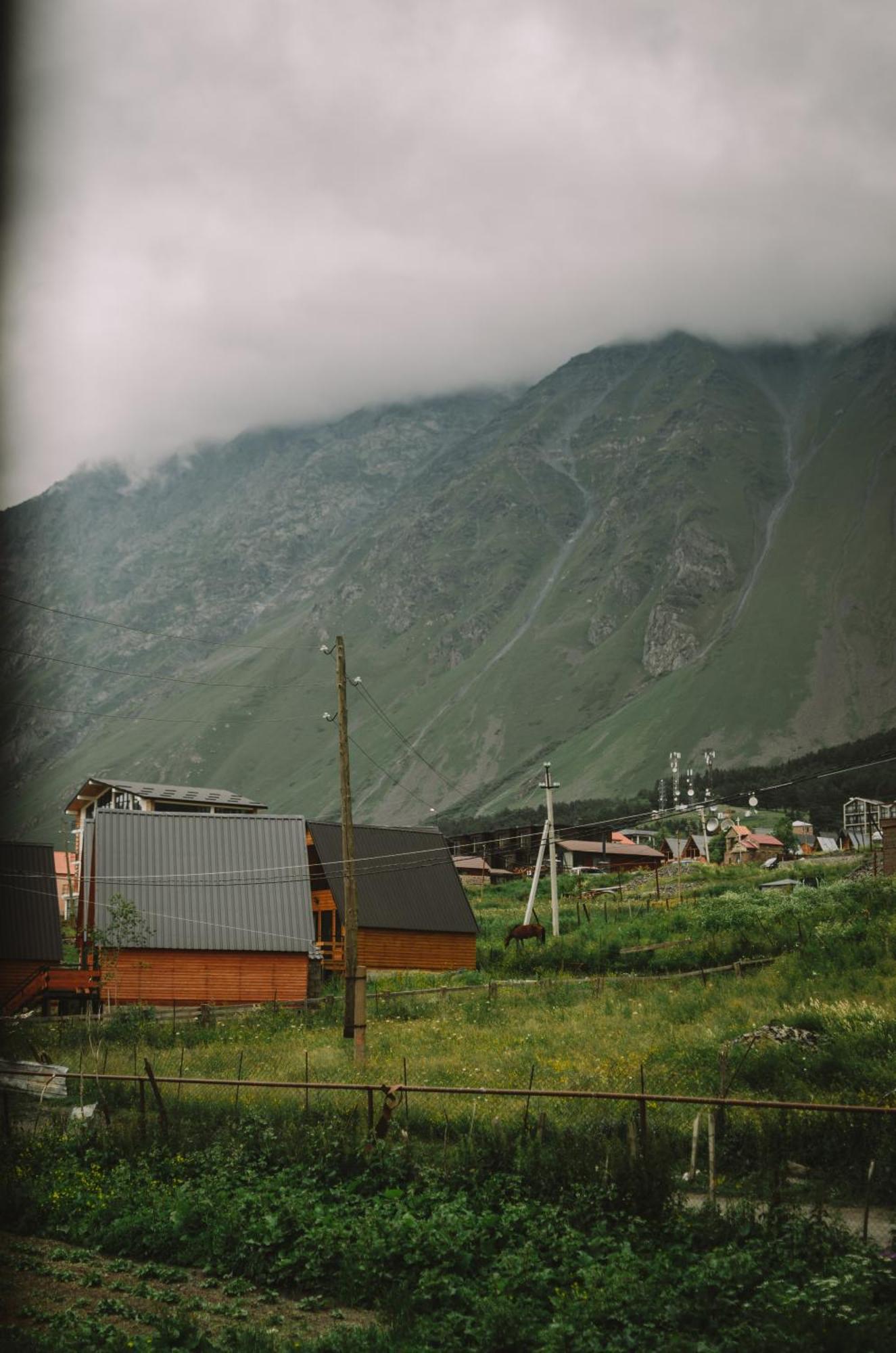 Arte In Kazbegi Stepantsminda Exterior foto