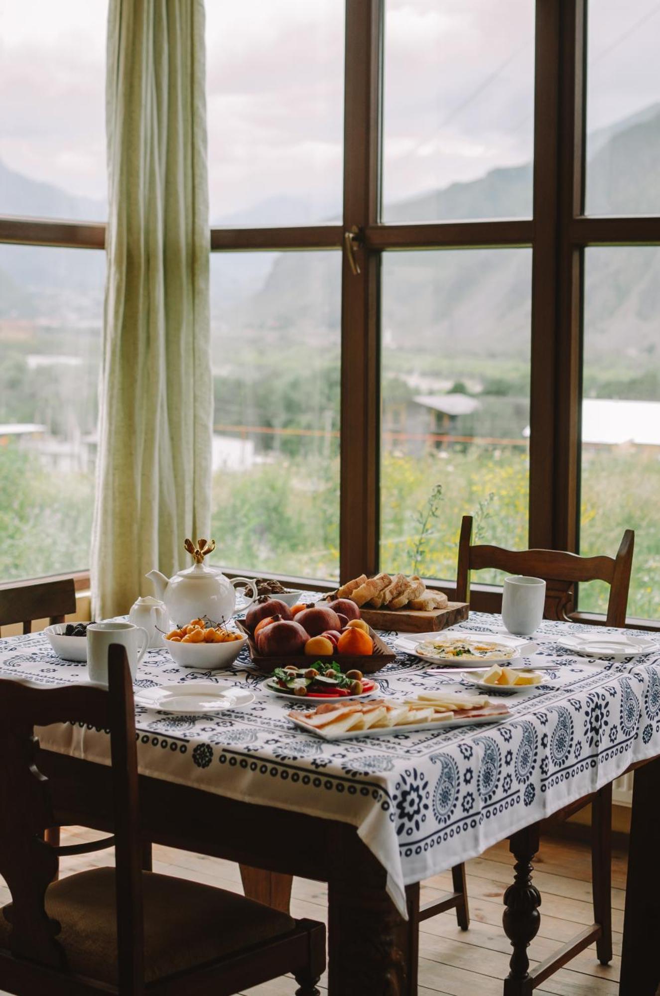 Arte In Kazbegi Stepantsminda Exterior foto
